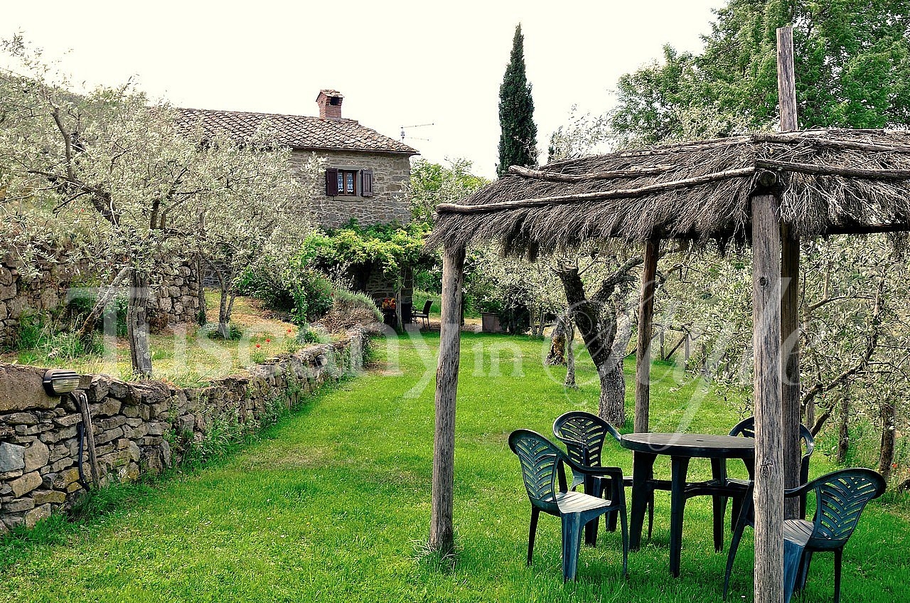  Cortona-Country home with estensive land and private pool-3