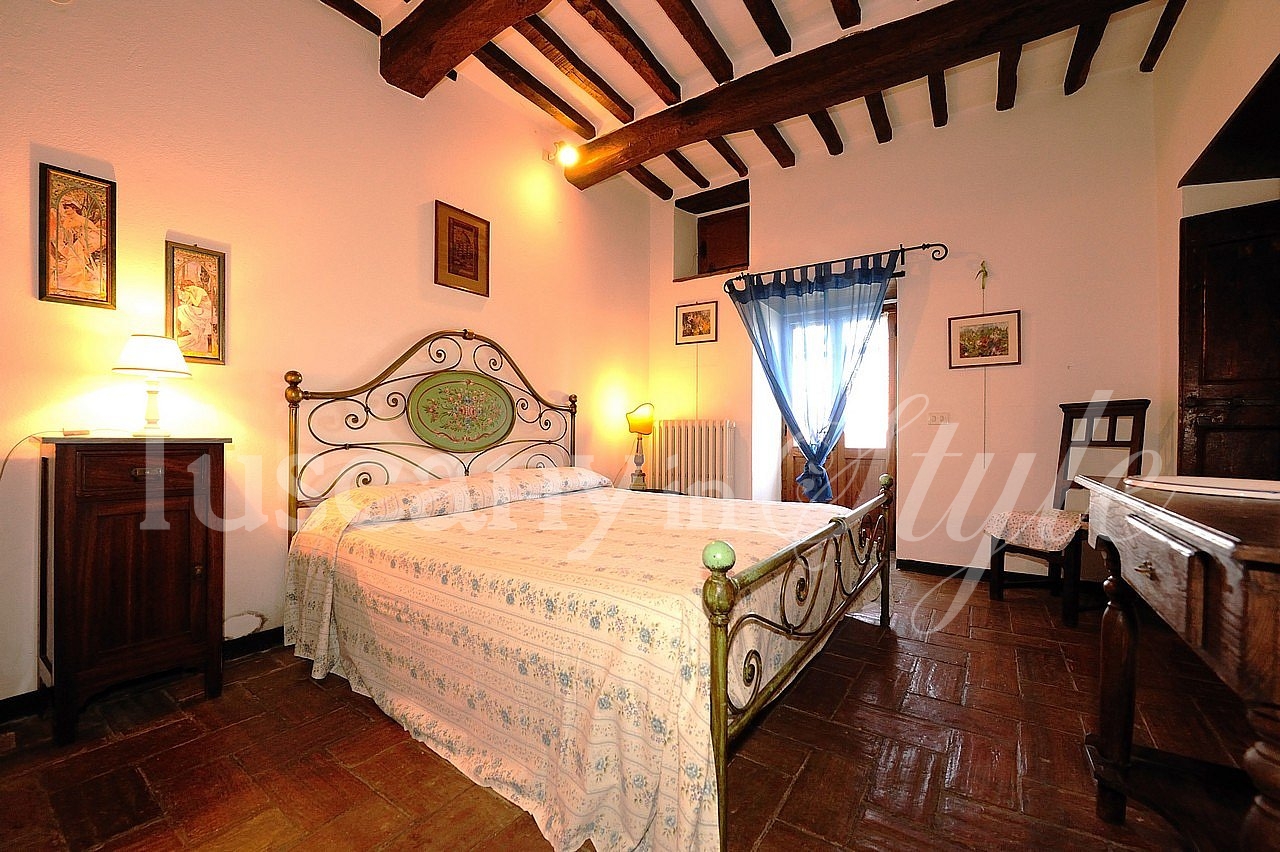  Cortona-Country home with estensive land and private pool-8