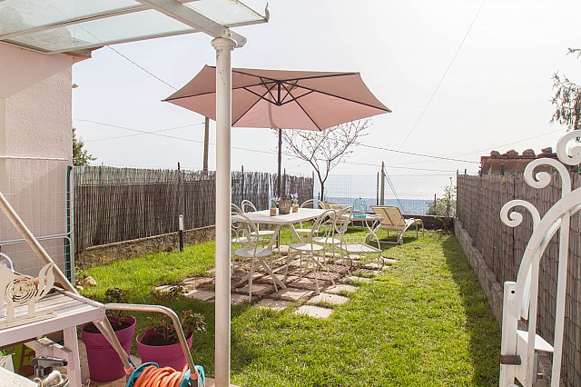 Hamlet home with sea view garden